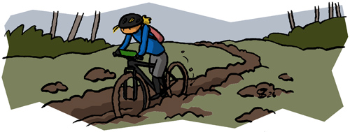 Juja auf dem Rad in einem Wiesenweg, der aus tiefem Matsch besteht